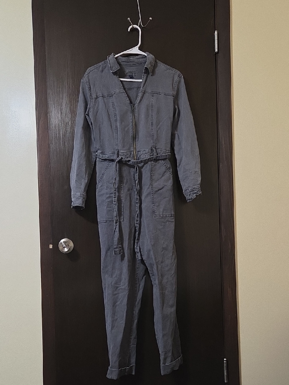Universal Thread ladies gray jumpsuit long sleeves pants unisex    size 4